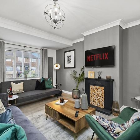 Stunning 2-Bedroom House With Free Parking & Wifi Chatham  Esterno foto
