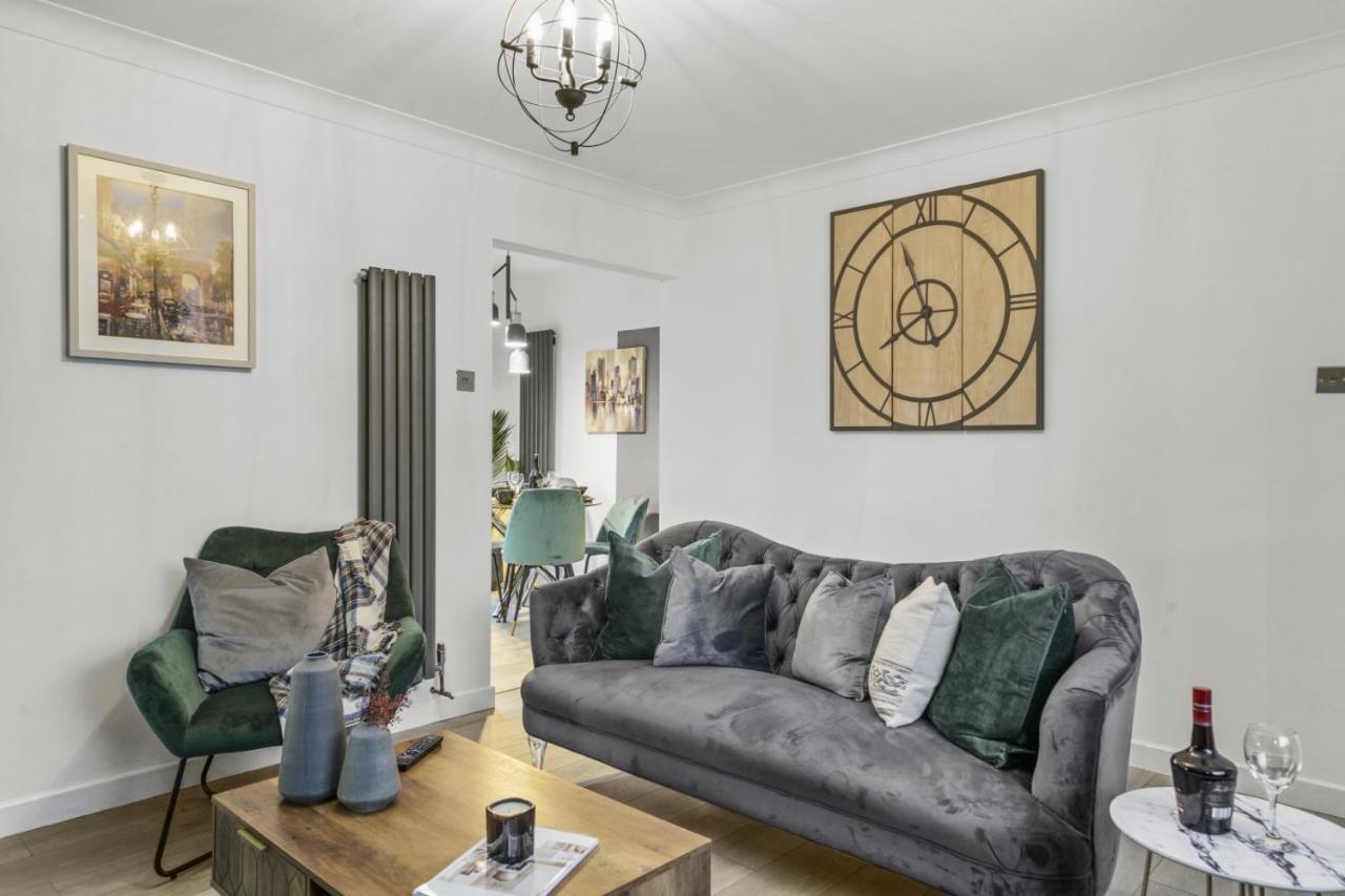 Stunning 2-Bedroom House With Free Parking & Wifi Chatham  Esterno foto