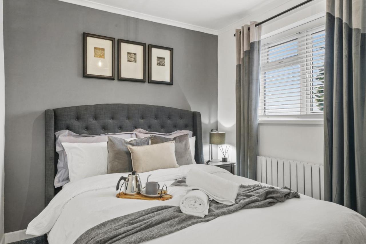 Stunning 2-Bedroom House With Free Parking & Wifi Chatham  Esterno foto