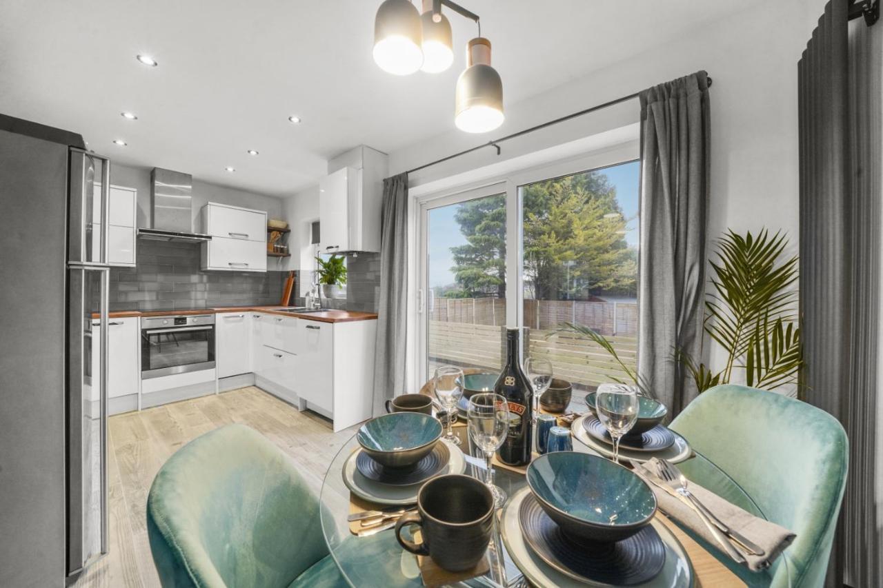 Stunning 2-Bedroom House With Free Parking & Wifi Chatham  Esterno foto